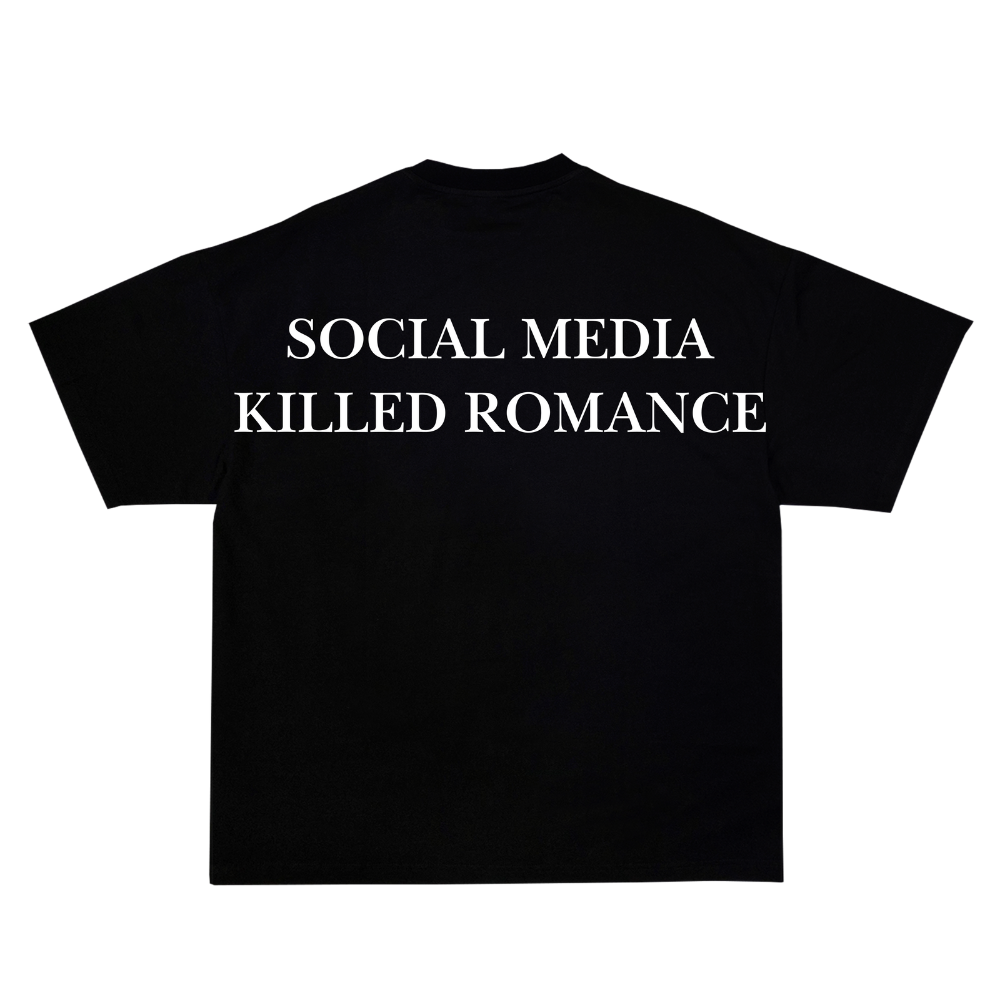 SOCIAL MEDIA KILLED ROMANCE УНИСЕКС OVERSIZED ТЕНИСКА